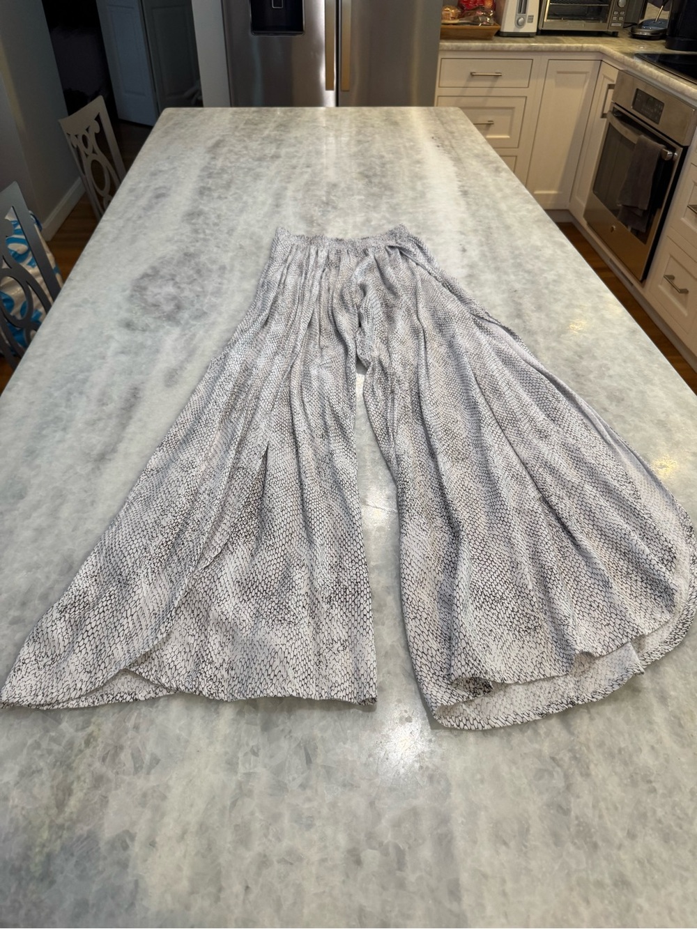 Flowy Wide-Leg Palazzo Pants in Light Gray Snake Print